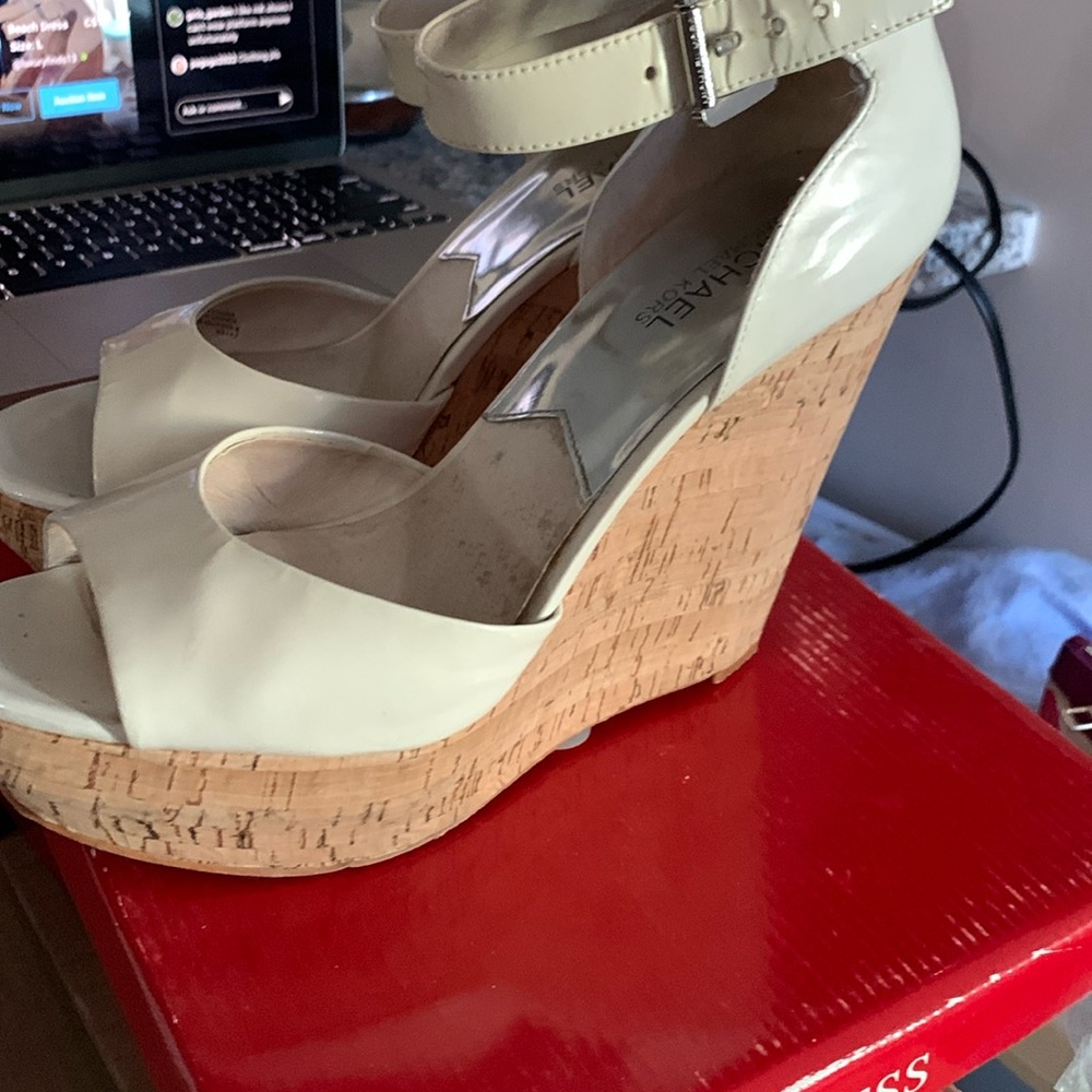 💙Michael Kors leather nude Wedges, perfect for summer
